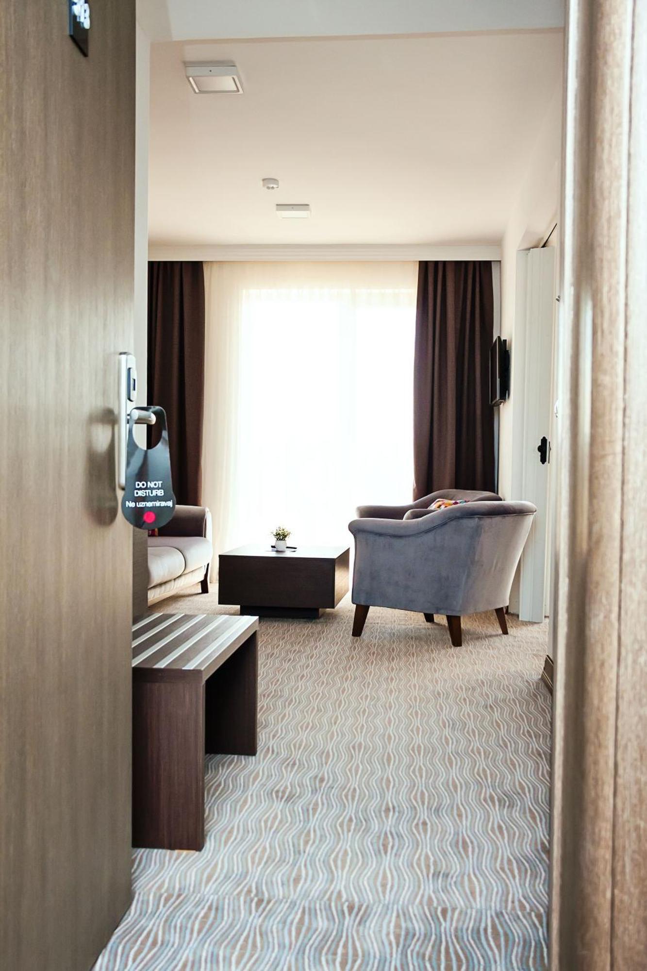 Bosphorus Hotel Алексінац Екстер'єр фото