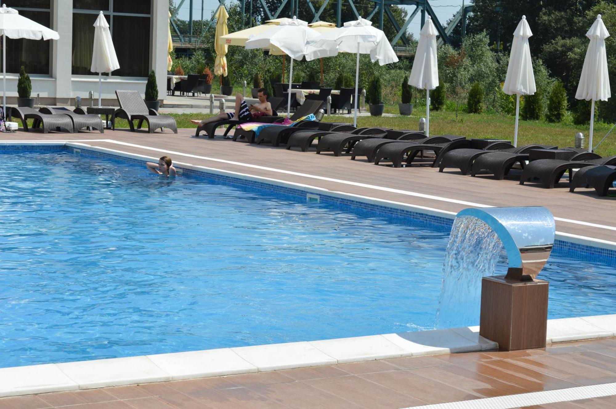 Bosphorus Hotel Алексінац Екстер'єр фото